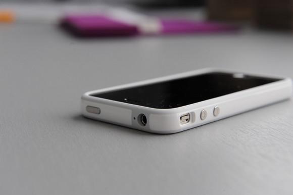 Bumper iPhone 4 : photos du modèle blanc