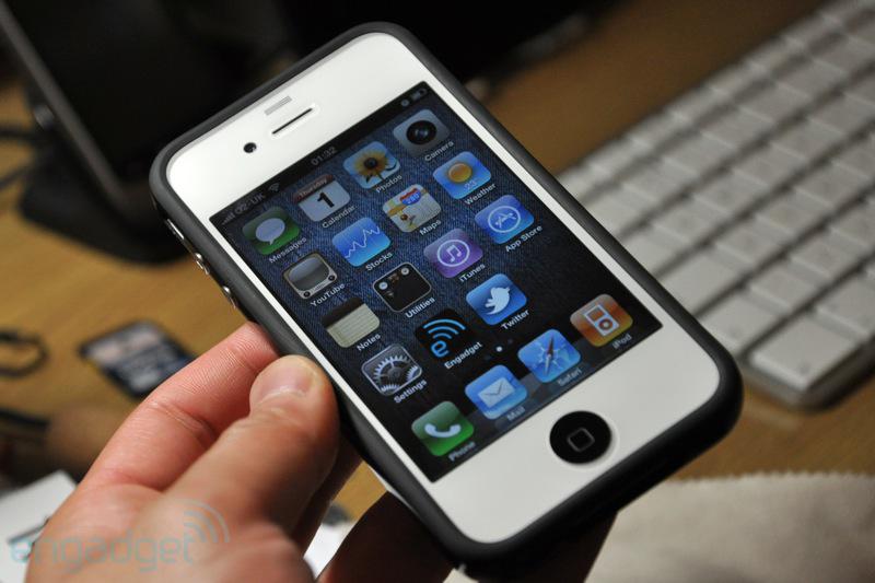 iPhone 4 blanc spécial avec une petite touche de noir
