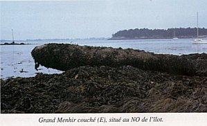 Golfe-du-Morbihan-ilot-d-Er-Lannic-grand-menhir-couche.jpg