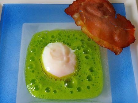 Oeuf fumé à 75°, écume de roquette, jambon croustillant 015