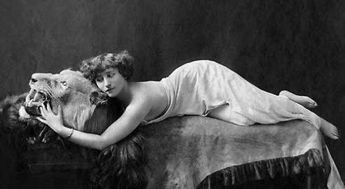 Belles et Bêtes (bis) : CQFD.
Colette en...