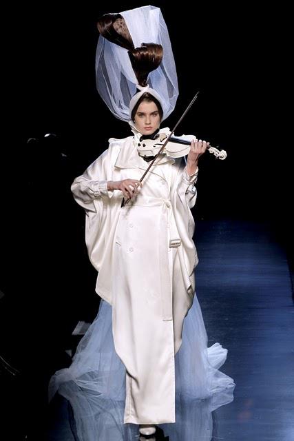 ♠ Défilé Haute Couture à Paris : Jean Paul Gaultier clos cette fashion week en beauté avec Dita Von Teese ! ♠