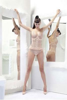 Jean Paul Gaultier revient à ses premières créations en élaborant une collection lingerie pour La Perla !