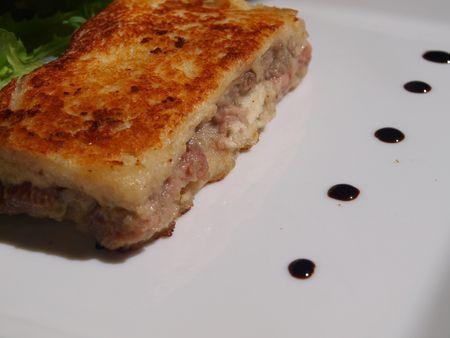 Millefeuille au pastrami de boeuf & crème d'oignon 012