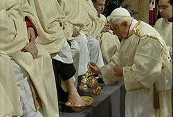 benedictxvi.washing.jpg