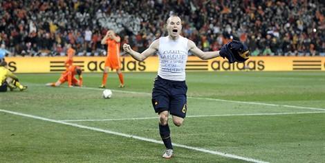 Espagne – Pays Bas / vidéo : Iniesta marque le but de la victoire -  Paperblog