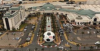 plus grand ballon de football