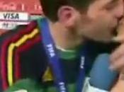 Iker Casillas embrasse journaliste