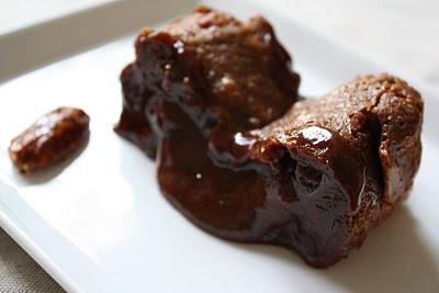 Brownies fondants au gianduja, sel de Guérande et noix de pécan caramélisées