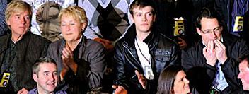 Vers un «Fox News North». L’inquiétante orientation politique de Quebecor Pauline Marois et PKP applaudissent en choeur au colisée