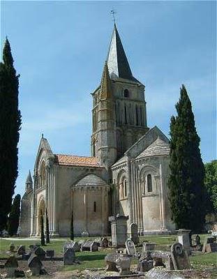 ..LE PUY-NOTRE-DAMEet.Le Chemin des Plantagenêts (au dépa...