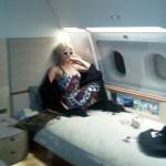 Paris Hilton fait son show dans son jet privé