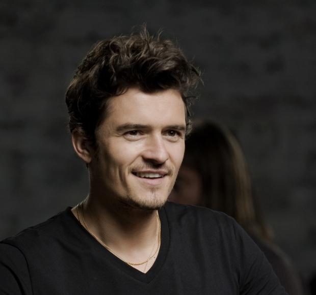 Orlando Bloom Signing Announcement picture