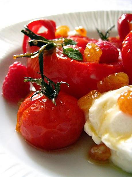 Dessert rouge: Tomates, poivrons et framboises à l'huile d'olive sucrée