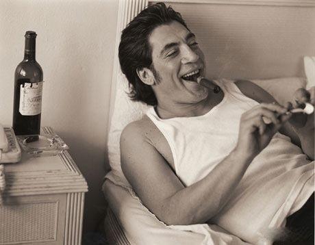 http://i338.photobucket.com/albums/n432/vonsontag/Motos/javier-bardem-smoking.jpg