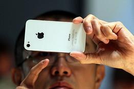 apple iphone 4  Pas de mea culpa de Steven Jobs pour liPhone 4