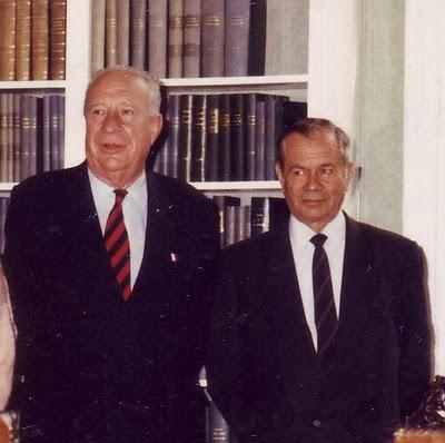 ... LE PUY-NOTRE-DAMEinauguration de la mairieJUILLET 198...