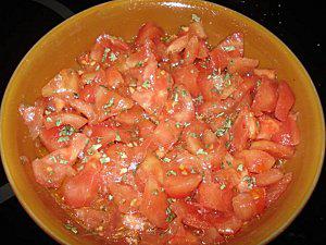 La salade de tomates, avocat et crevettes 1