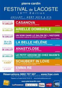 Festival de Lacoste, Casanova est habillé par Pierre Cardin