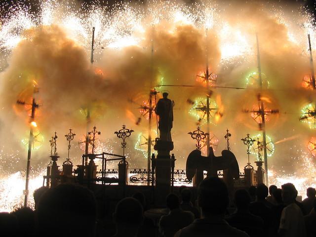 C'est les vacances, mais soyons pyrotechniquement festifs !