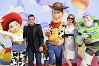 Frédérique Bel et Benoît Magimel en compagnie de Jessie, Buzz et Woody à l'Avant-première de Toy Story 3 à Disneyland Paris