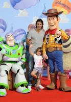 Robert Pires avec Buzz et Woody à l'Avant-première de Toy Story 3 à Disneyland Paris