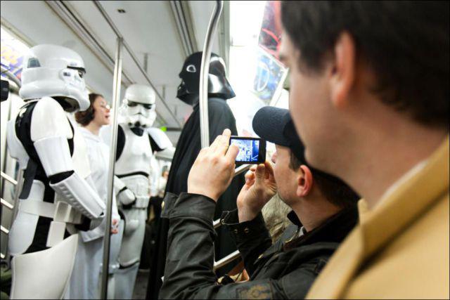 star wars dans le metro de new york 000 Star Wars dans le metro de New York (38 photos)