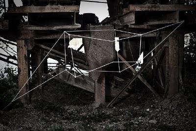 Moneyless : Flying Graffiti