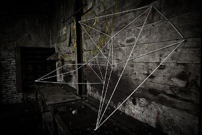 Moneyless : Flying Graffiti