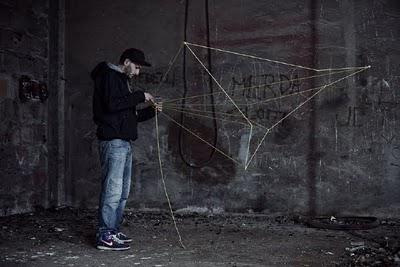 Moneyless : Flying Graffiti