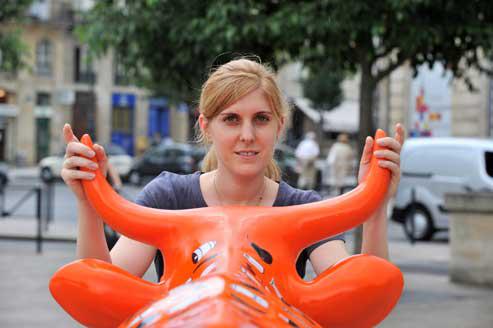 Aurélie Boullet, photographiée ici place Jean-Jaurès, à Bordeaux, attend maintenant la décision du président de la Région Aquitaine. (F. Desmesure/Le Figaro Magazine)
