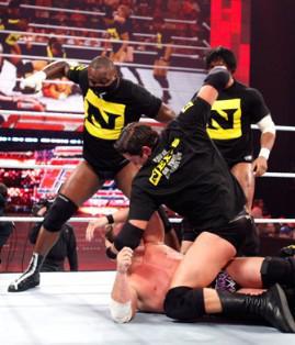 Edge et Chris Jericho attaqués par les Nexus