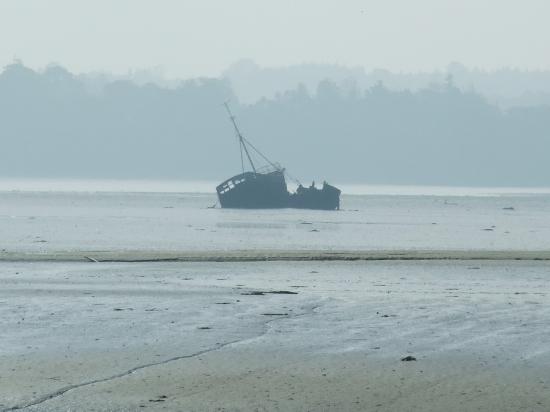 A l'abandon - Bateau à  l'entrée de  Quimper sur la rivière de l'odet
