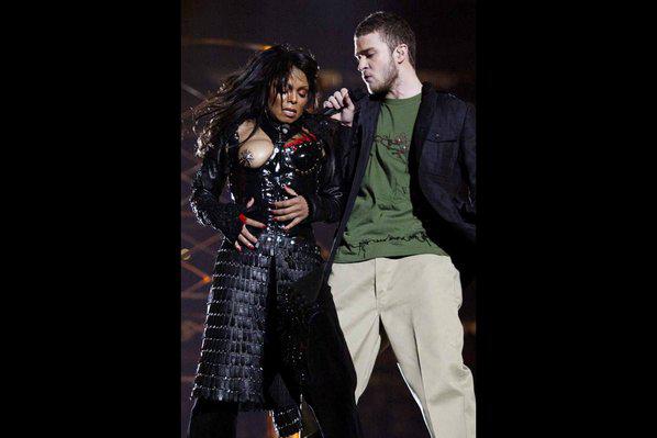 Photo : Janet Jackson et Justin Timberlake lors du Super Bowl en 2004