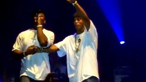 50 Cent et Ronaldinho ... Ensemble sur scène au Brésil ... La vidéo