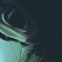 Et le plus petit des bateaux, semblable à une coquille de...