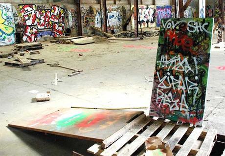 Graff : NSM Crew's striked again... http://farm5.static.flickr.com/4076/4820177617_a2815d96bc_z.jpg