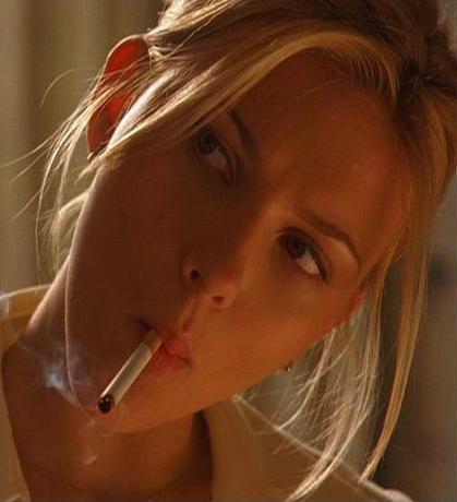 Scarlett-johanson-smoking