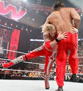 Edge attaque le Great Khali Edge attaque le Great Khali