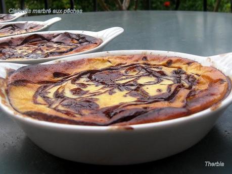 Clafoutis marbré aux pêches http://lh5.ggpht.com/_R_hDG-ur51A/TDeQceYclJI/AAAAAAAAKxs/5QKHaDZTT48/s800/IMG_2849.JPG