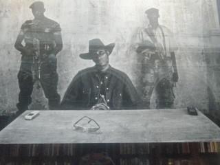 117 - Vitrine galerie du roi - librairie.JPG