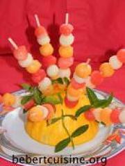 Brochettes aux melons et à la pastèque