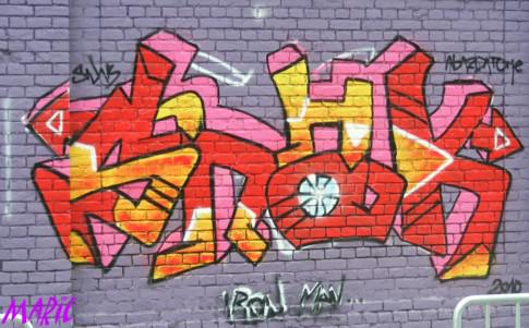 Boulevard de Metz: 180m de Grafs sur fond violet.