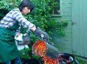 gauche, sous l'escalier