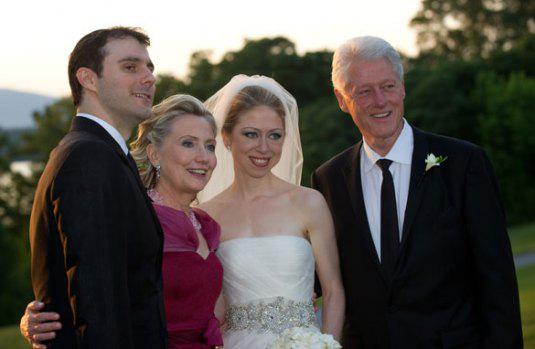 Nouvelles photos de Chelsea Clinton en VERA WANG