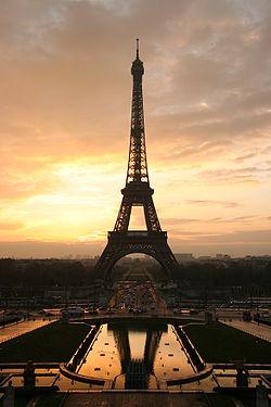 250px-Tour_eiffel_at_sunrise_from_the_trocadero