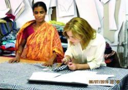 Emma Watson au Bengladesh pour People Tree (photos) Emma Watson au Bengladesh pour People Tree (photos)