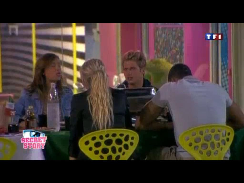 Secret story 4 – Julie realise sa chance ! (VIDEO)