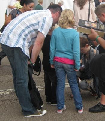 Emma Watson encore en séance d'autographes