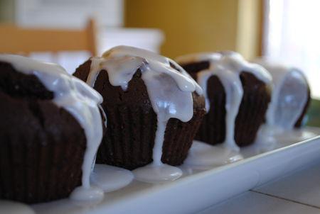 Dark_chocolate_cupcakes_with_icing4